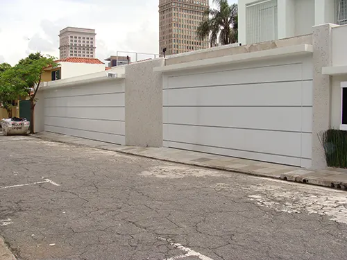 Portão basculante em Pinheiros — acervo Esmecol